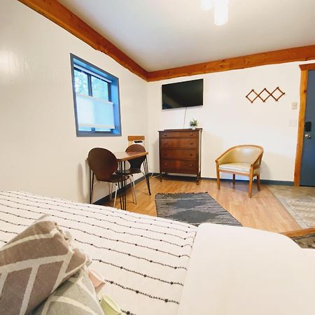 Flathead Lake Resort Woods Bay Esterno foto