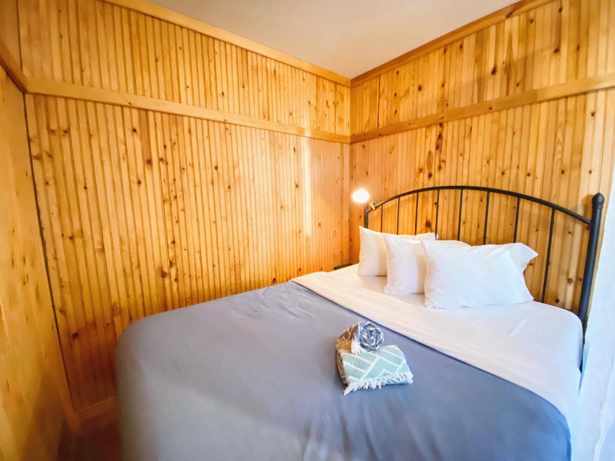Flathead Lake Resort Woods Bay Esterno foto