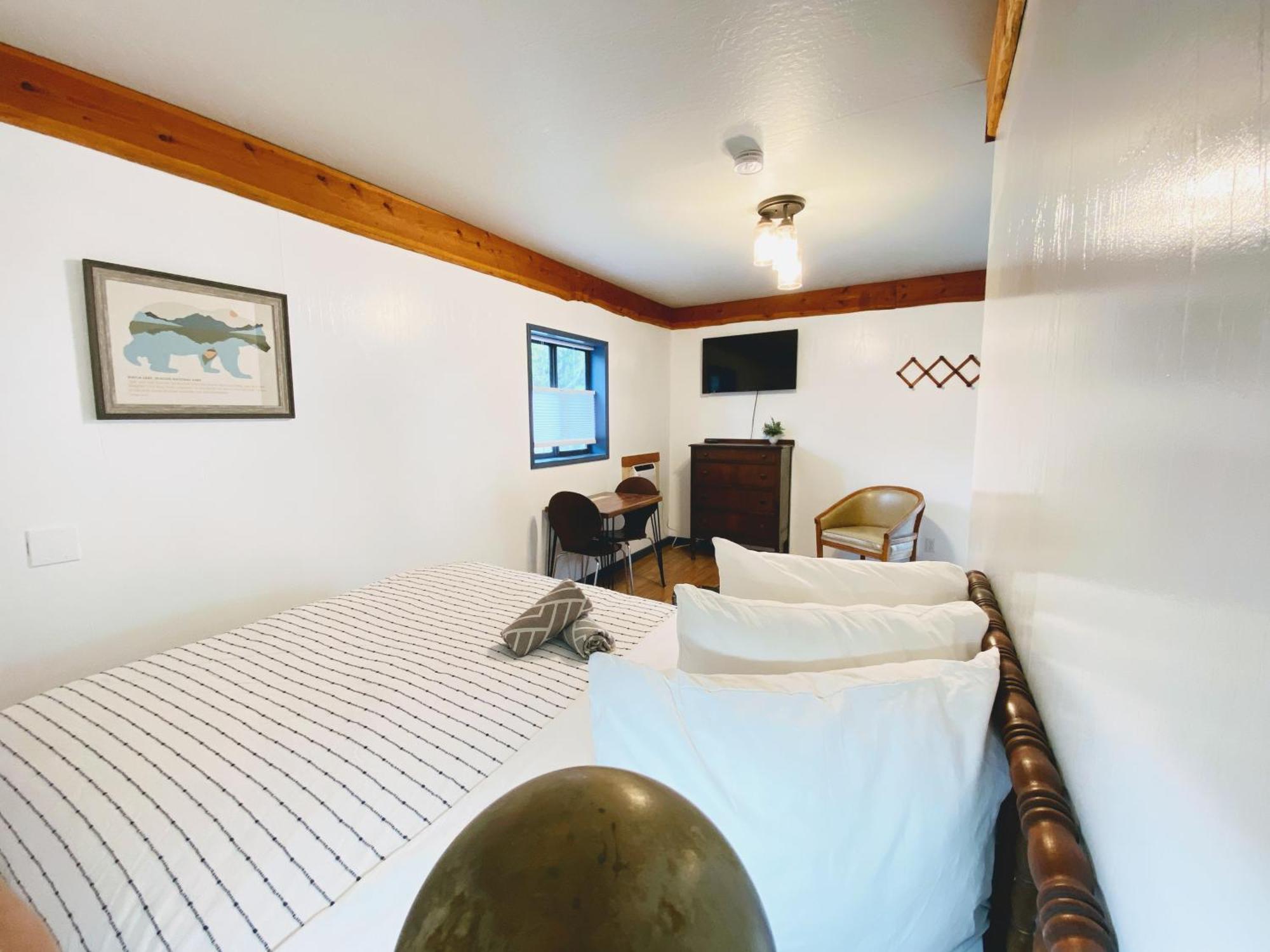 Flathead Lake Resort Woods Bay Esterno foto